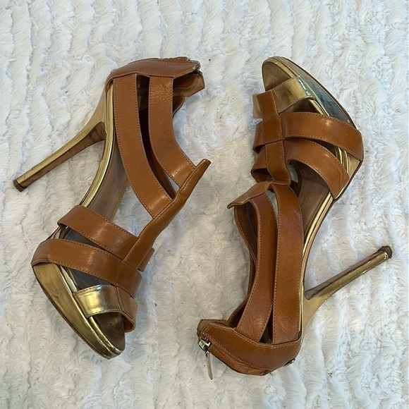 Christian Dior Leather Cutout Accent Gladiator Sandals
Women's Size: 37 =US 7 - Picture 1 of 9
